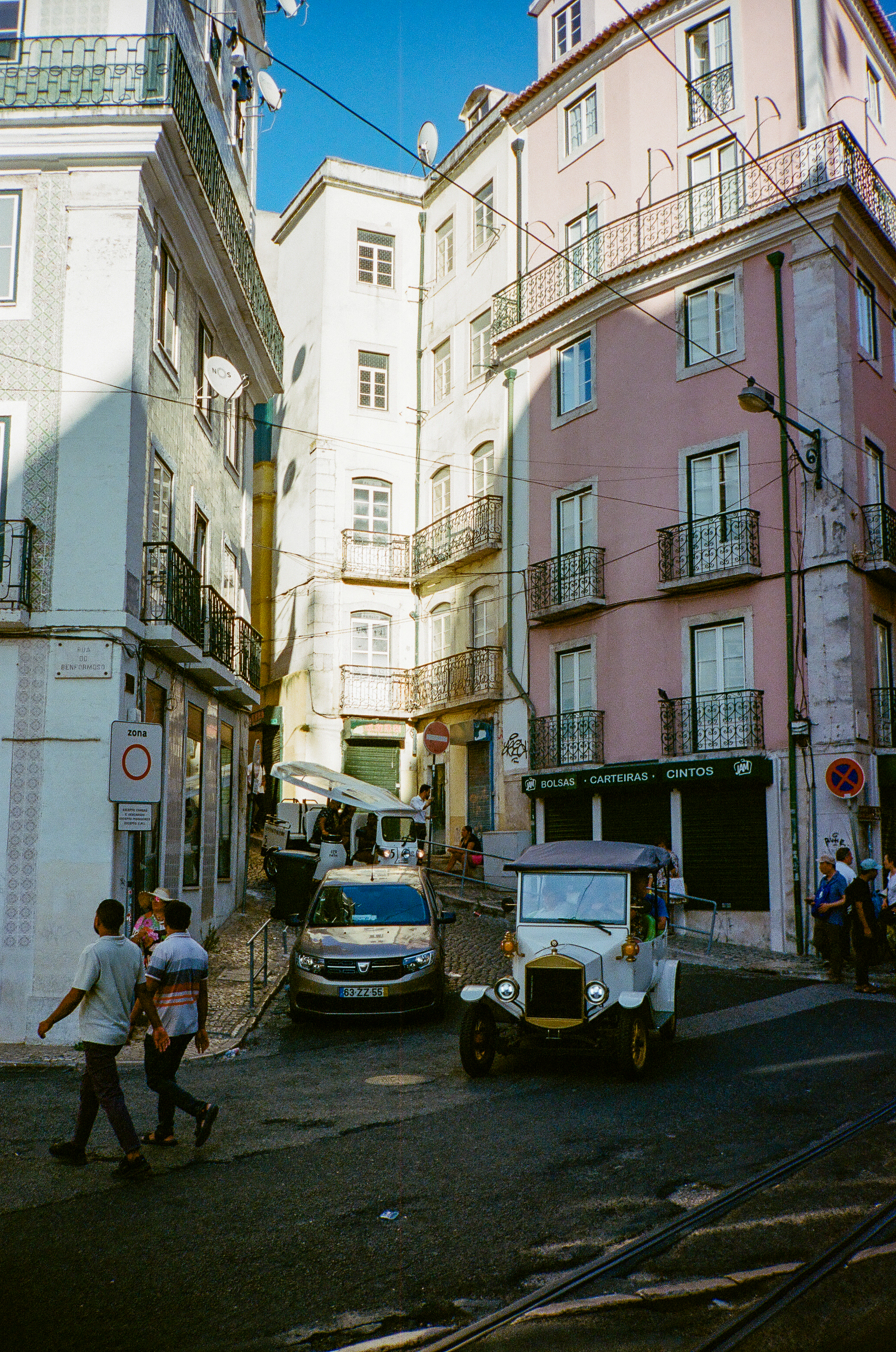 Summer in Lisbon | Contax T2